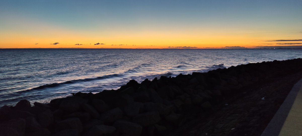 MichiBerini's tweet photo. Grado, 03 Gennaio 2025
#grado #mare #sunset #inverno #freddo https://t.co/GQl5Z54rmV