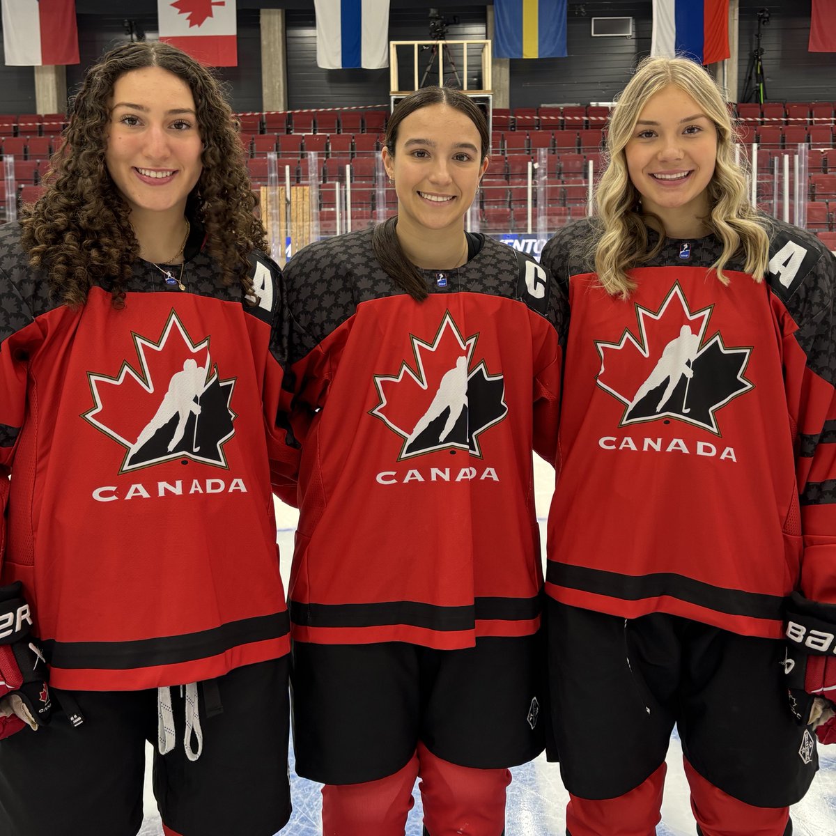 Meet the captains! / Voici nos capitaines! 🇨🇦

C: Chloe Primerano (<a href="/BCHockey_Source/">BC Hockey</a>)
A: Maxine Cimoroni (<a href="/OWHAhockey/">Ontario Women's Hockey Association</a>)
A: Sara Manness (<a href="/hockeymanitoba/">Hockey Manitoba</a>)

#U18WomensWorlds | #MondialFémininM18