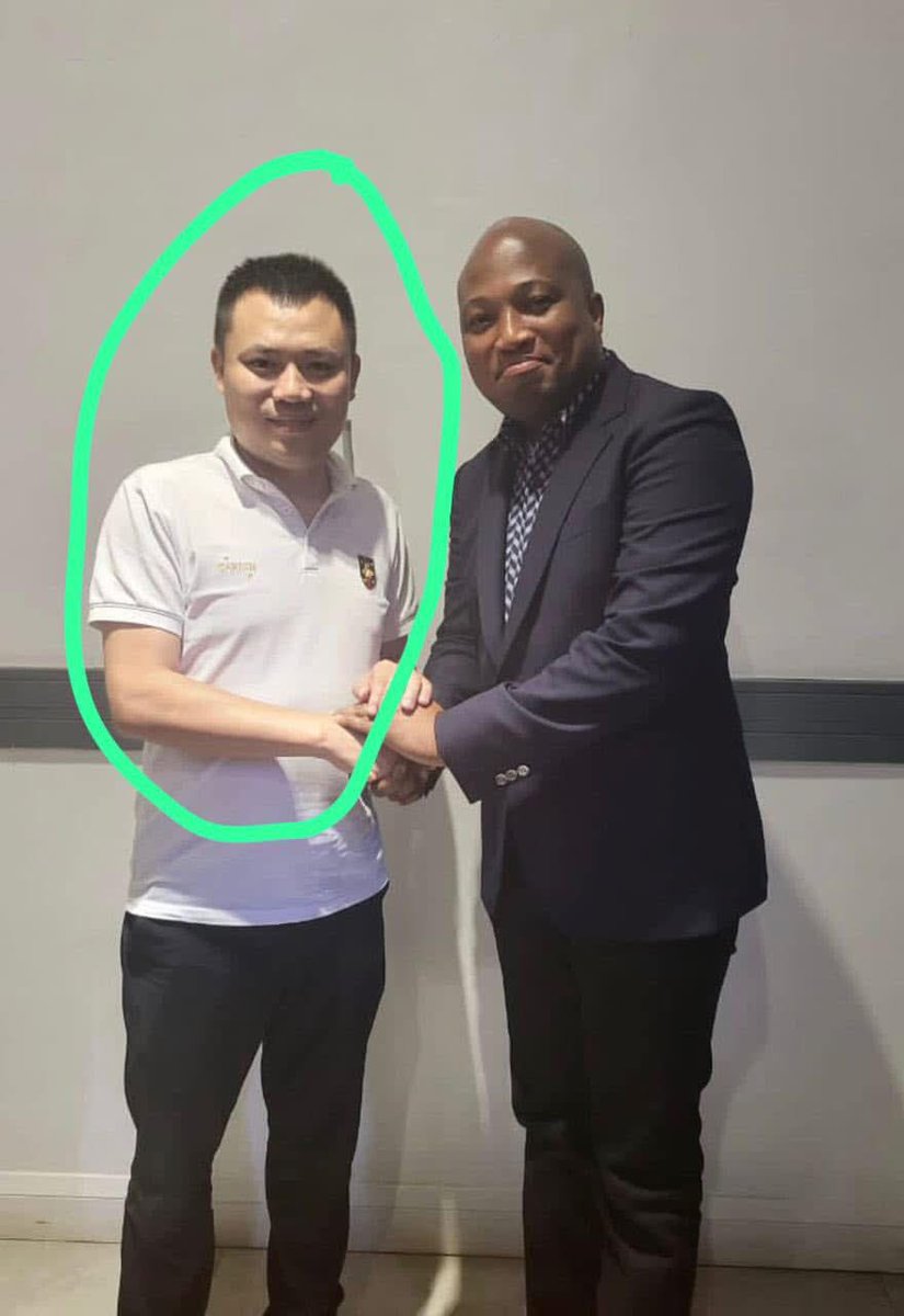 OsonoAmmiel's tweet photo. Hon. Samuel Okudzato Ablakwa in photo with the Chinese man who was spotted at Kantamanto today doing land evaluation and sending excavators to the scene. 

Ghanaians are watching 👀

#SaveKanta
#DontTouchIt https://t.co/RGE5v2d0o2