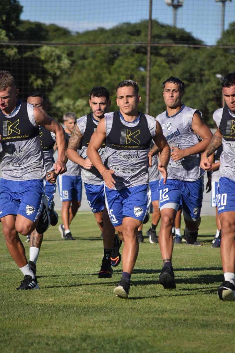 👊🏼 𝐂𝐨𝐦𝐢𝐞𝐧𝐳𝐨 𝐝𝐞 𝐩𝐫𝐞𝐭𝐞𝐦𝐩𝐨𝐫𝐚𝐝𝐚

▫️ Los jugadores del plantel profesional se entrenaron bajo las órdenes de Sergio Rondina