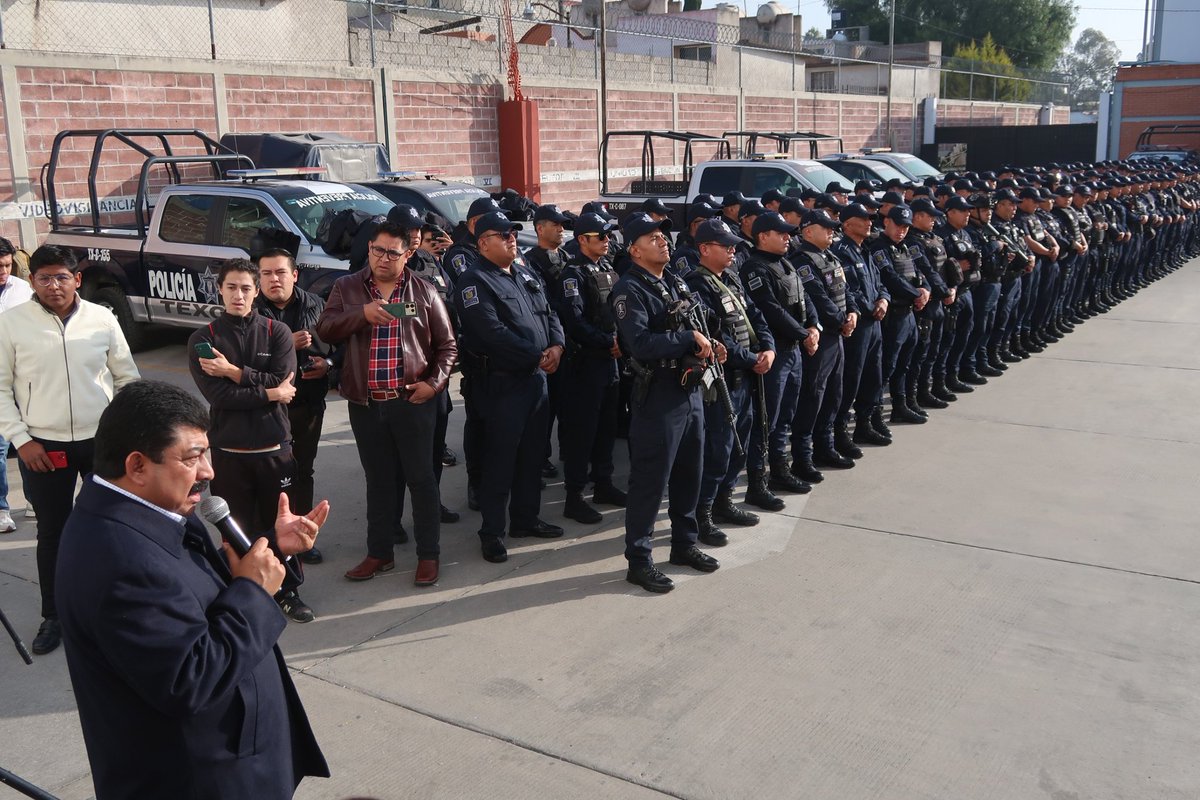 PRESENTAN EN EL C4 AL NUEVO DIRECTOR DE SEGURIDAD PÚBLICA Y MOVILIDAD DE TEXCOCO

•Se reiteró el compromiso y respaldo con los uniformado para apoyar en todo momento su labor y desempeño.

Nota completa: facebook.com/share/p/1BMQ7v…