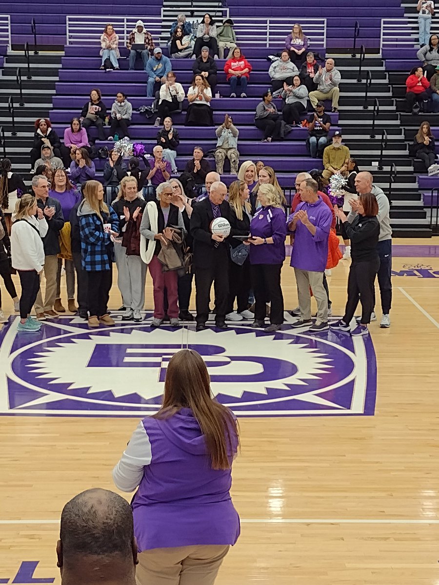 WBDGIndy's tweet photo. Stan Benge recognized for his 700th win with several family members, former and current coaches, players, administration and more. #Mr700 #Legend https://t.co/nKrewFJq1p