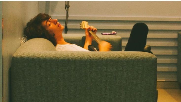 alex turner bot tweet media