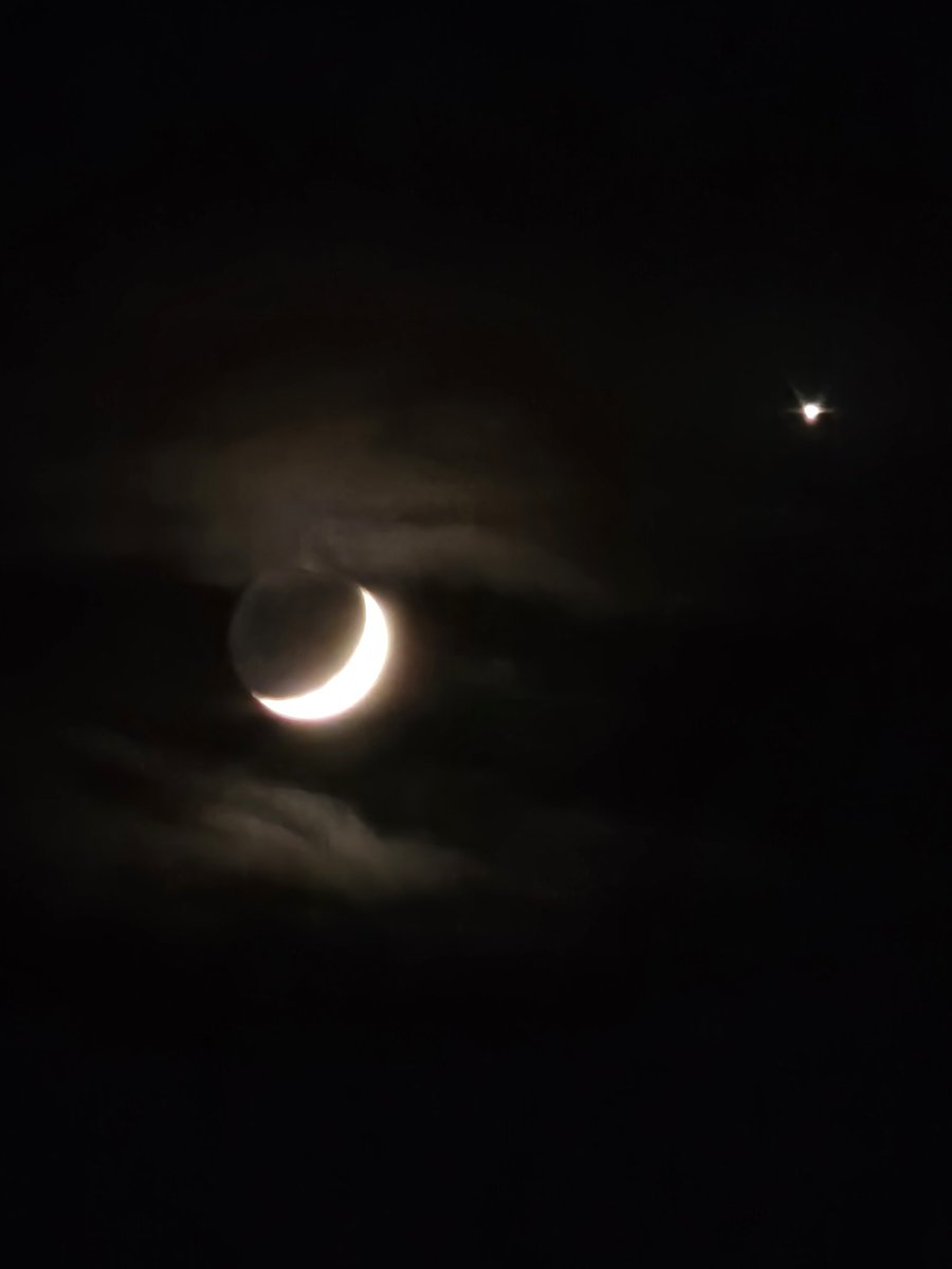 The moonlit sky tonight 🌙