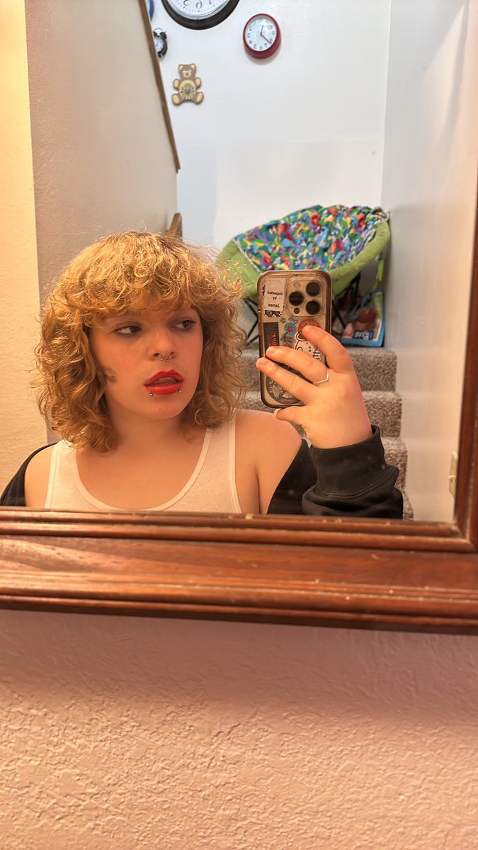 junefact's tweet image. new years lipstick photo i like this one