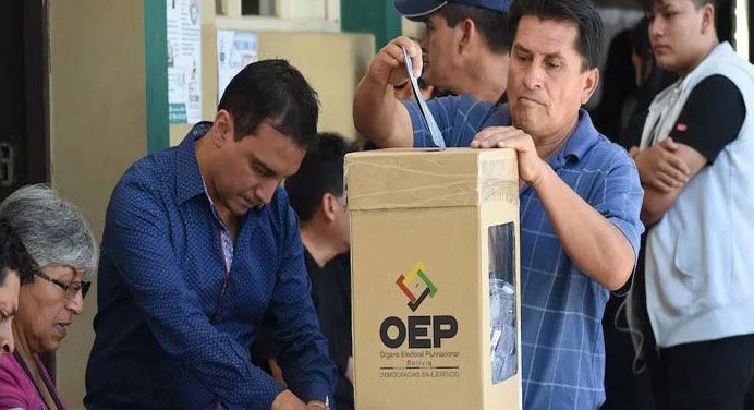 #ultimo
#noticias
#EleccionesGenerales2025
El presidente del Tribunal Supremo Eectoral "Oscar Hassenteufel"dio a conocer que este 10 de agosto se llevara acabo las elecciones generales.
#AlianzaPBCSP confia en el trabajo del TSE, para llevar unas elecciones justas y transparentes