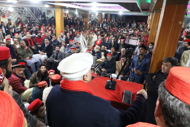 Tanveer777Ahmad's tweet photo. ّپختون سٹوڈنٹس فیڈریشن ضلع سوات کے زيراہتمام " حلف برداری اور امن ماښام" کی تقریب سے عوامی نیشنل پارٹی پختونخوا کے صدر میاں افتخار حسین تقریب سے خطاب کرہے ہیں.
#ANP #PSFSWAT https://t.co/66yqagUhpd