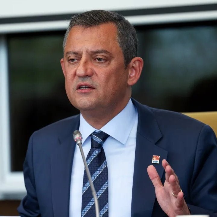 pusholder's tweet photo. Özgür Özel: "Doğu Ekspresi geliyor Kars'ta duruyor. 

Doğu Ekspresi'nin son durağının da ilk durağının da Ardahan olması lazım." https://t.co/PUzgcib5Qe