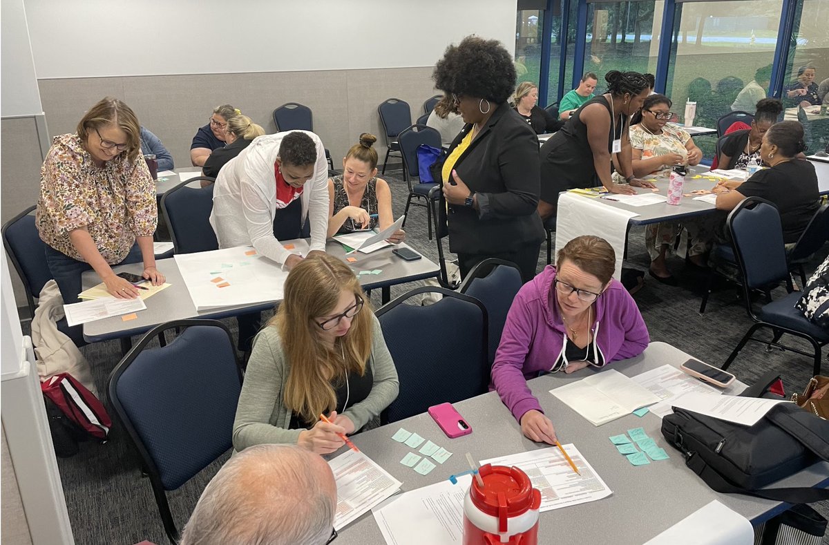 IDECorp's tweet photo. #FlashbackFriday to a Title I Schools Conference session facilitated by Dr. Shané Beauford focused on Building Executive Function, connecting the 40 skills in Dr. @nsulla's book. https://t.co/myMfEHbx5W https://t.co/LKnV4bD9kZ
