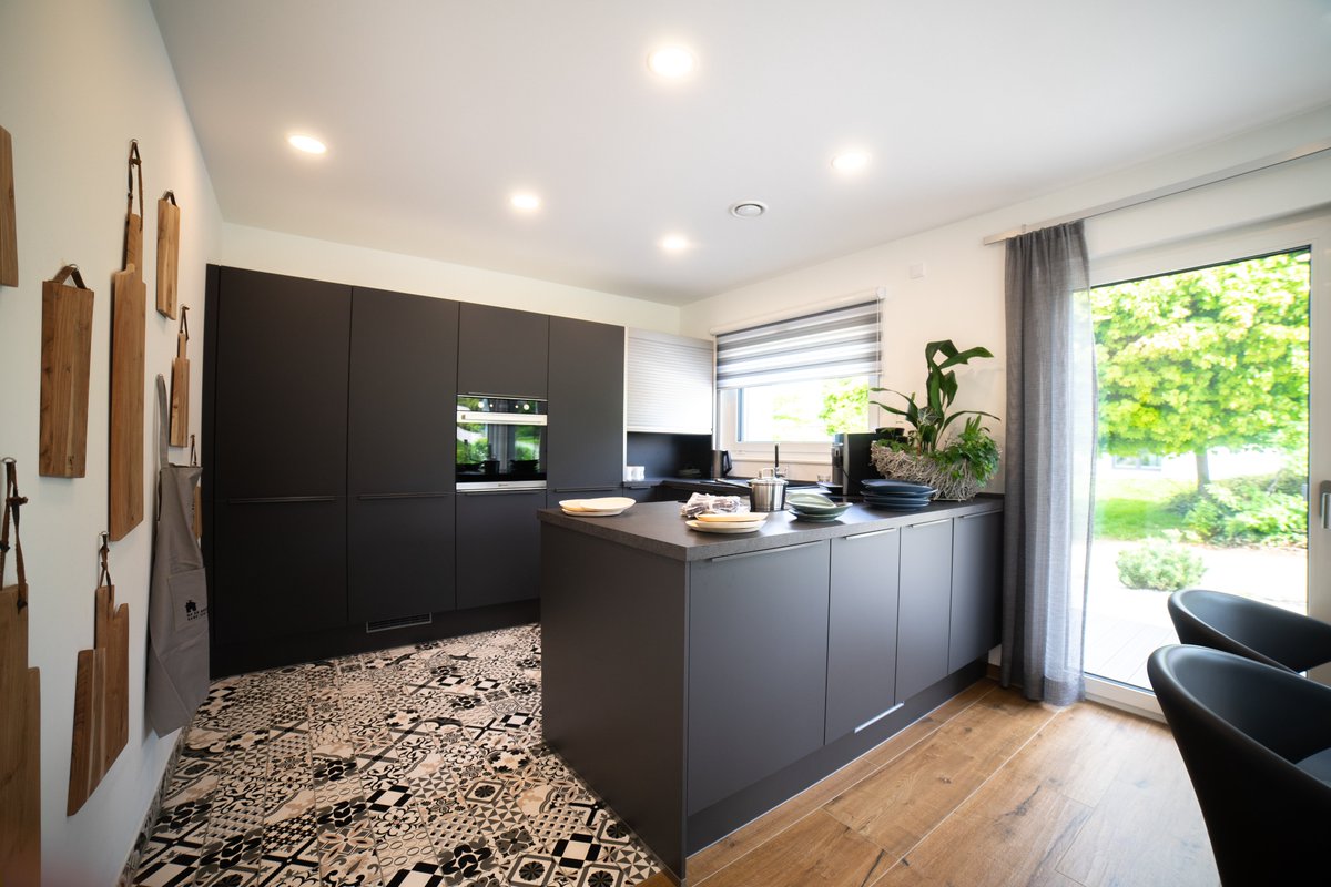 UngerPark's tweet photo. SUNSHINE 154 von @living_haus  – Mehr Platz für euch und eure Ideen 💛🏠

Gestalte dein Haus nach deinem Lifestyle: Du entscheidest über Architektur und Ausstattung!

Besuche uns in der Musterhausausstellung in Chemnitz und entdecke das SUNSHINE 154 von Living Haus. 😊 https://t.co/yy4MSfCfqU