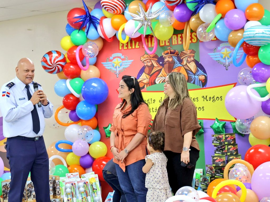 SkyHigh Arlines tweet media