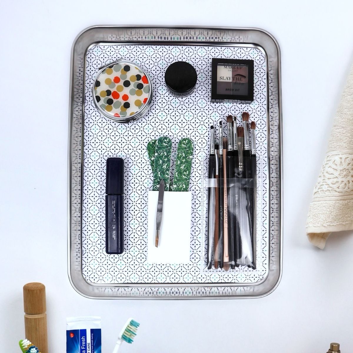 BGKdad3's tweet photo. Make your very own magnetic organizer.

You can use it to organize all sorts of small items, beauty products, and more! 😉

#Organizer #Organizing #DIY #MagneticOrganizer
 https://t.co/7nLDlCGdON https://t.co/gyQ5eWtqHc