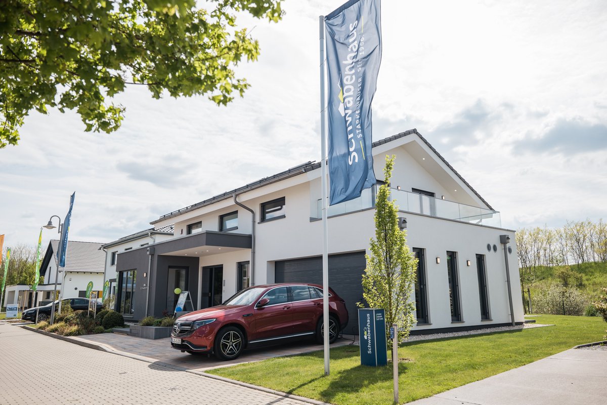 UngerPark's tweet photo. Musterhaus Selection Potsdam von @Schwabenhaus  – Moderne trifft Innovation.

Außerdem setzt das Haus auf nachhaltige Energieeffizienz und modernen Wohnkomfort.

Besuche uns in der Musterhausausstellung in Berlin und entdecke das Schwabenhaus Selection Potsdam! 😊✨ https://t.co/tb7mg6ixFI