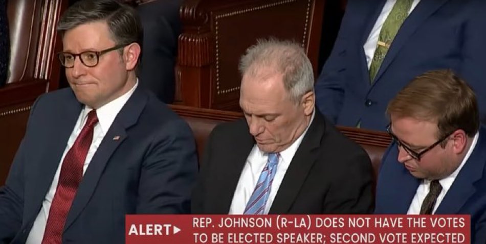 ConquerNicolas's tweet image. Mike Johnson échoue de justesse au premier tour du vote pour le Speaker, à seulement deux voix près.

Direction un deuxième round ! 🗳️

Rappel : Il y avait eu 15 rounds pour le speaker McCarthy !! 🧑‍⚖️

#SpeakerJohnson #Speakervote