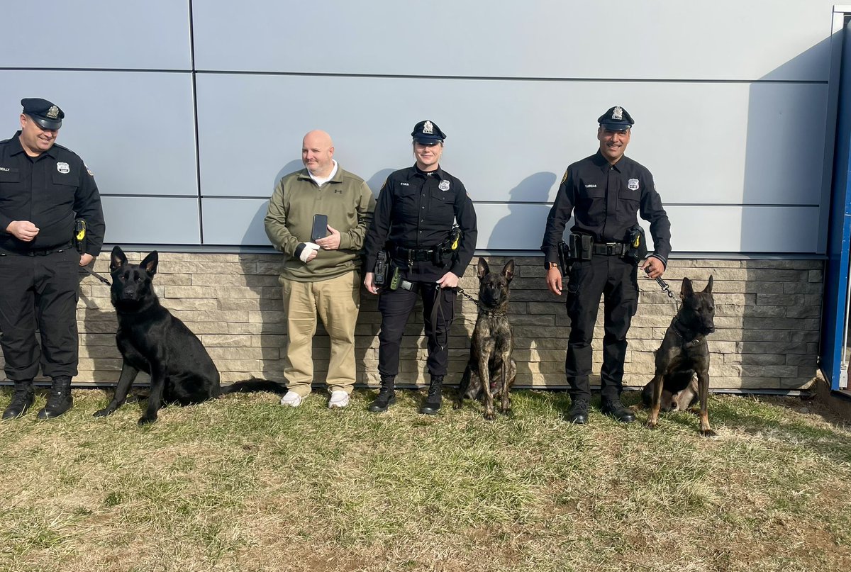 PPDCanineUnit's tweet image. Congratulations to @PhillyPolice Officers O’Reilly, K9 Hero, Elkins, K9 Dex , Ryan, K9 Niko, Vargas & K9 Rex on graduating K9 patrol school. 🫡
