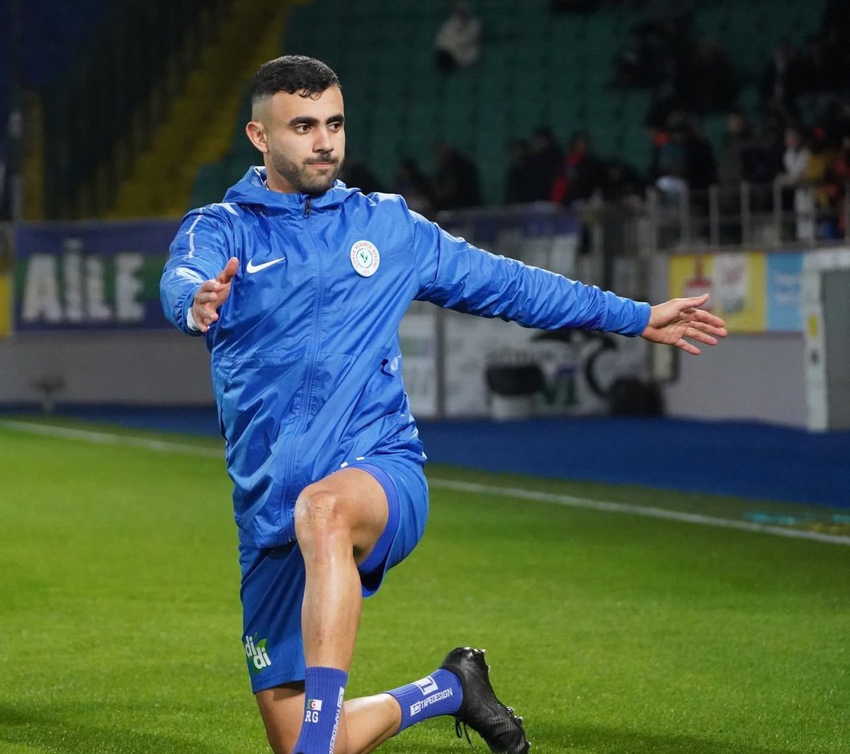 Bu adamın sol ayağı > immobile balonu

Rizespor - Beşiktaş Sergen Yalçın #RİZvBJK Ghezzal Beşiktaş Muçi Gedson Mert Günok Serdar Topraktepe Rafa Silva Amir