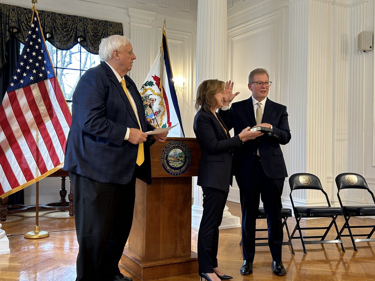 LarryPack's tweet image. It’s an incredible honor to be sworn-in by @WVGovernor this afternoon as West Virginia’s 26th State Treasurer! Thank you, West Virginia — great days are ahead!