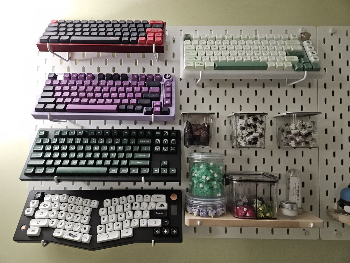 LushidoVT's tweet photo. Finally got my wall set up to display all my keyboards! https://t.co/YH6Fwsk8yE