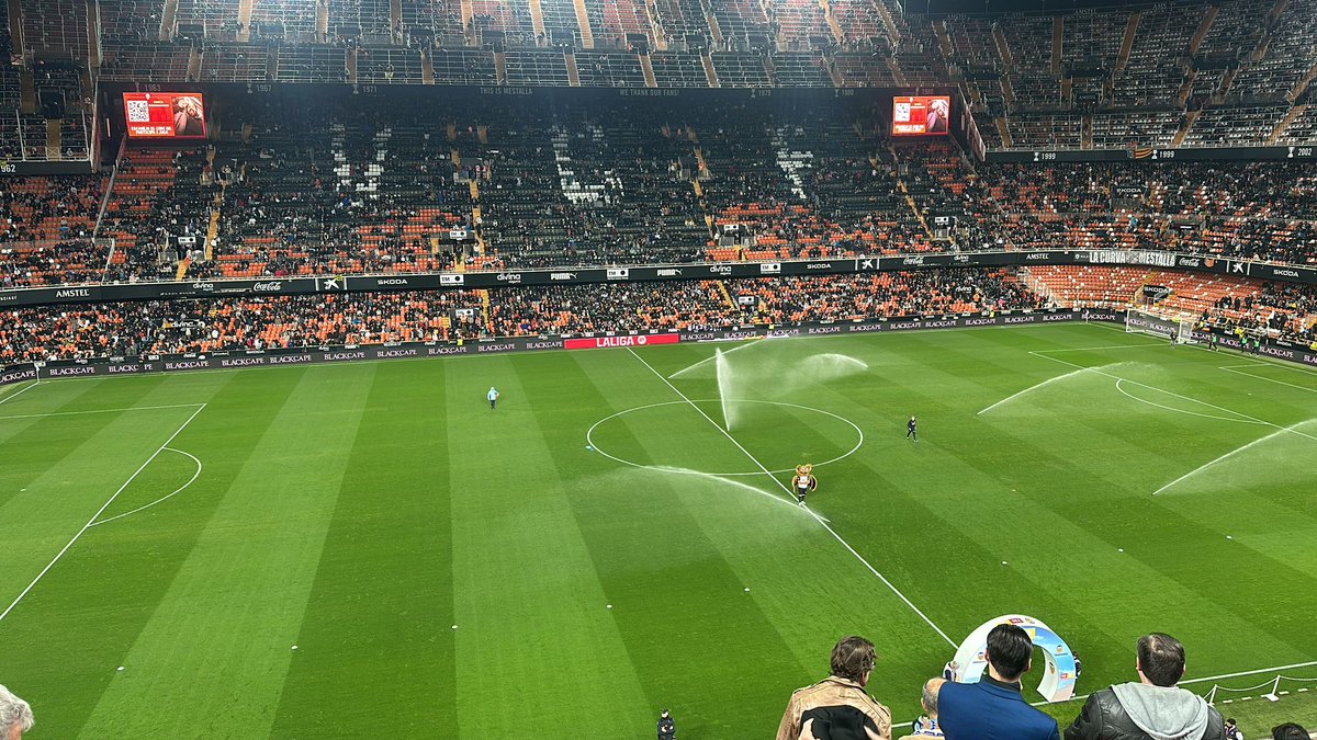 Mi amigo: Yo no voy más a Mestalla hasta q no se vaya Lim
Yo: pues déjame tu pase 😈