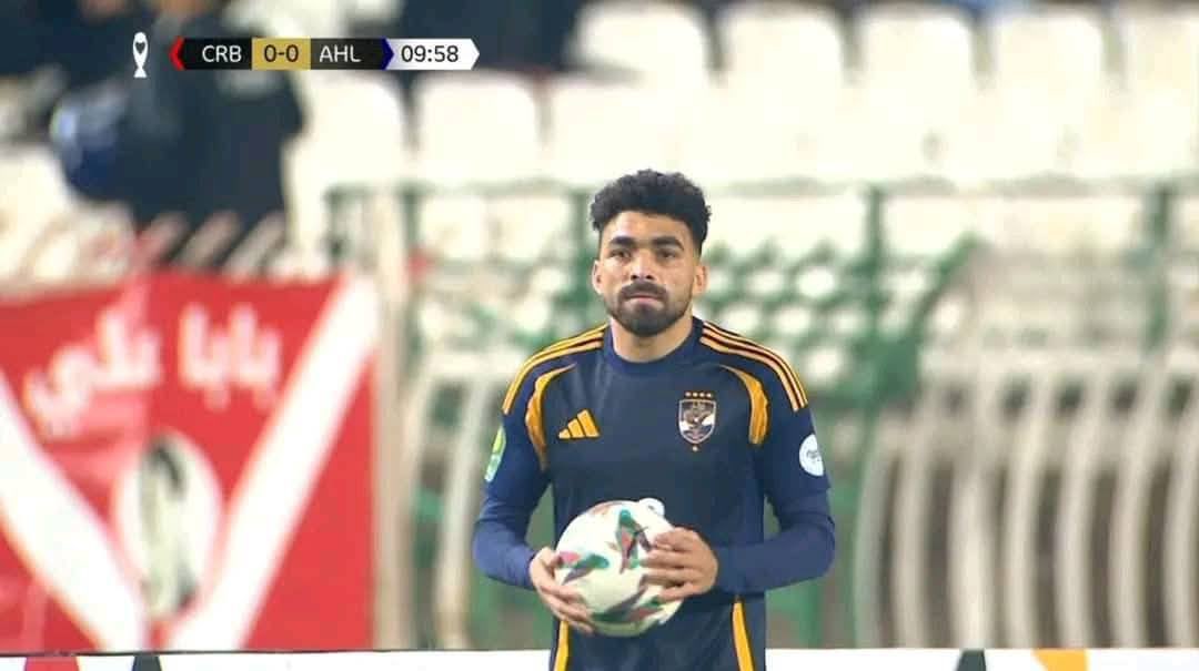 #خالد_عبد_الفتاح تمريرات صحيحه تكاد تكون معدومه اوڤر مبيعرفش يعمله تاكلينج غلط كل حاجه زفت مين جابه الاهلي ياجماعه