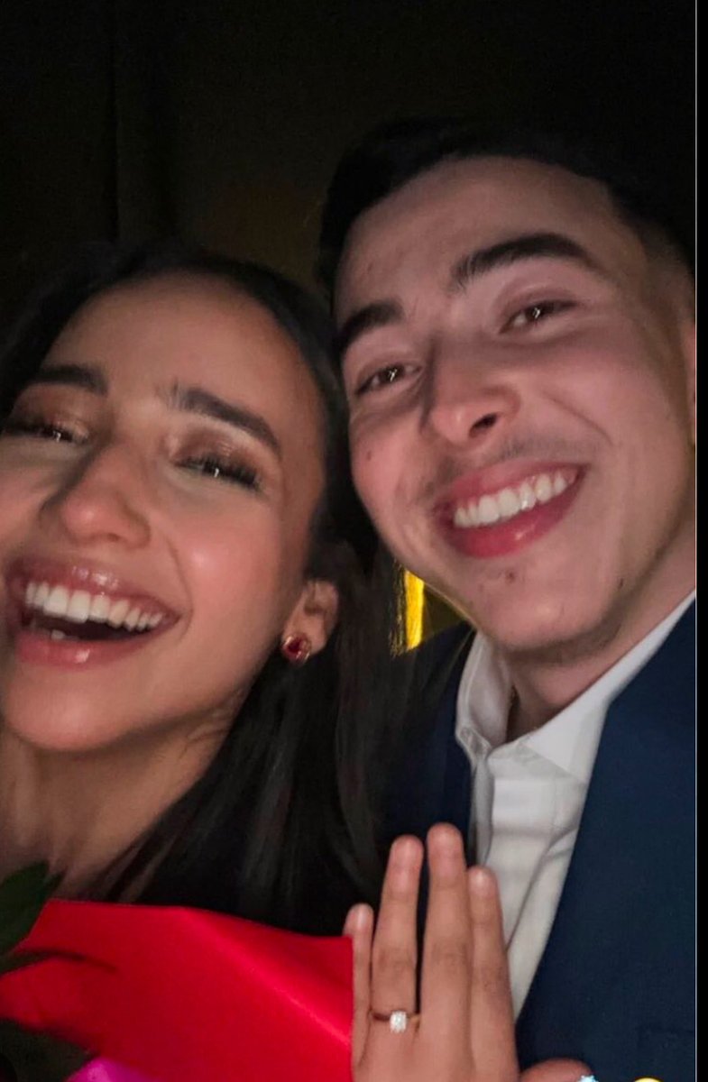 cupcake0011111's tweet photo. Il y’a aussi Chocoh et Tobias 💔 Il lui avait demandé la main sur le plateau de Dals internet , et du jours au lendemain après le mariage plus rien…..
Le mariage c’est pas des LOL
#nawel #kayna #chocoh #tobias #zak #nassim
#poupettekenza https://t.co/QboWFGmQiX