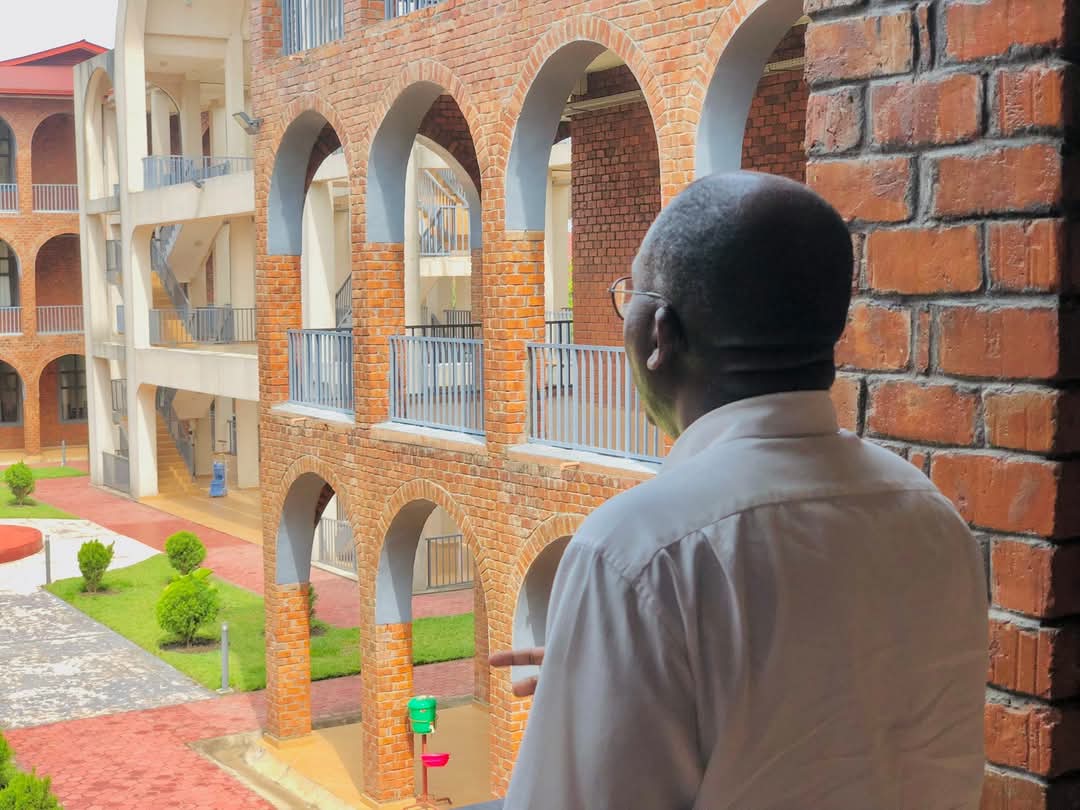 YvesBuya1's tweet photo. #RDC Respect et hommage à Matata @Mapon_Matata Mapon 🙏✨, qui a choisi de ne pas acheter de villa à Dubaï 🇦🇪, Londres 🇬🇧, Pretoria 🇿🇦 ou Paris 🇫🇷, mais de construire une université 🎓 et une école 📚 dans son Maniema natal 🇨🇩.

Il passe presque toutes ses vacances chez lui, au service de sa communauté, et non à l’étranger. Un exemple à suivre ! 👏

(Observateur)
