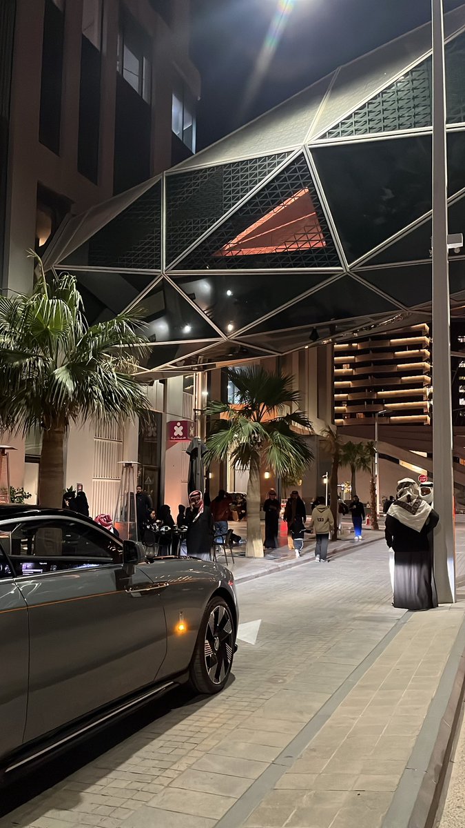 " على وضح النقا خلك وشرط بـَ تهتني بالنوم 
ترفع عن حثاث الارض واسكن عاليّ .. القمه ".

#حمد_بن_سلمان 
#زد_رصيدك10 
<a href="/ha77lh/">حمد بن سلمان 🇴🇲.</a>