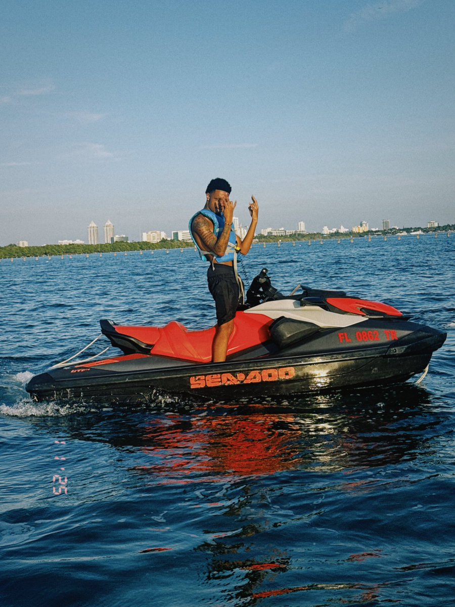 vsnaryy's tweet photo. fast life can’t stop now #yams https://t.co/illOKmWCic