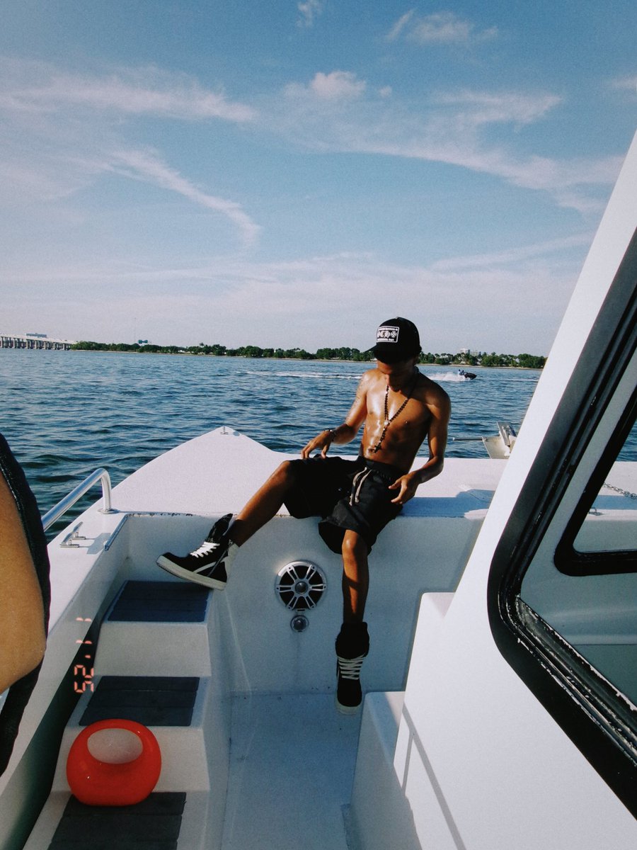 vsnaryy's tweet photo. fast life can’t stop now #yams https://t.co/illOKmWCic