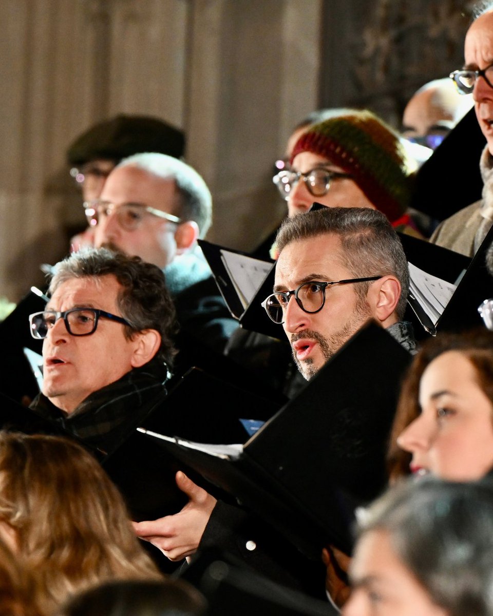 Barcelona Cultura (@bcncultura) on Twitter photo L’<a href="/Orfeo_Catala/">Orfeó Català</a> ens ha tornat a emocionar amb el seu tradicional "Concert de Nadal"!
El Pla de la Seu, davant de la Catedral de Barcelona, ha estat l'escenari d'aquesta actuació on han sonat nadales com "Santa nit" o "El dimoni escuat".
Tot un luxe!
barcelona.cat/nadal L’<a href="/Orfeo_Catala/">Orfeó Català</a> ens ha tornat a emocionar amb el seu tradicional "Concert de Nadal"!
El Pla de la Seu, davant de la Catedral de Barcelona, ha estat l'escenari d'aquesta actuació on han sonat nadales com "Santa nit" o "El dimoni escuat".
Tot un luxe!
barcelona.cat/nadal