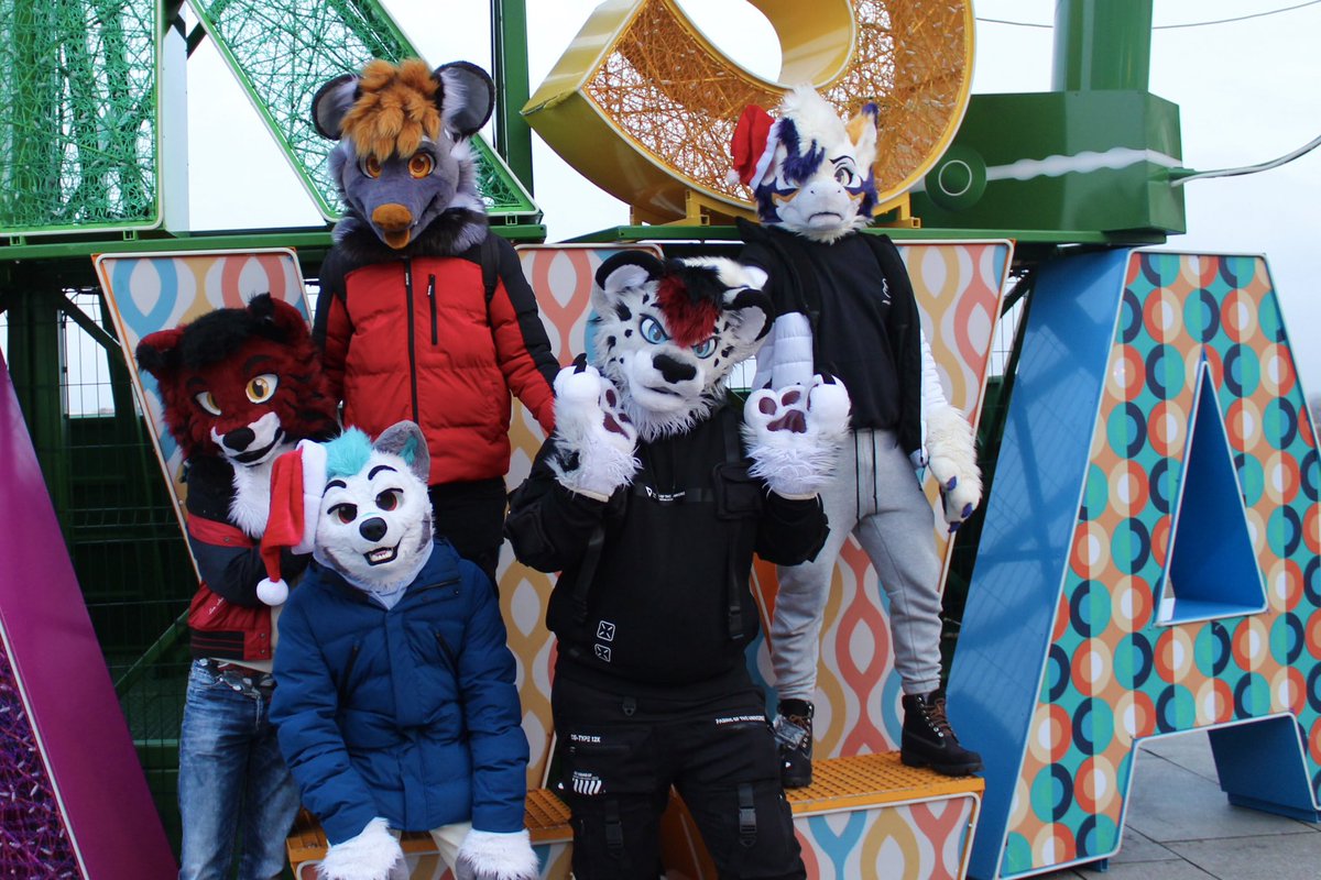 I don't know how I would call this music album. But I know it's the first #FursuitFriday of this year, so here we go :3

📷: <a href="/K4AK3N_/">Kraken</a>