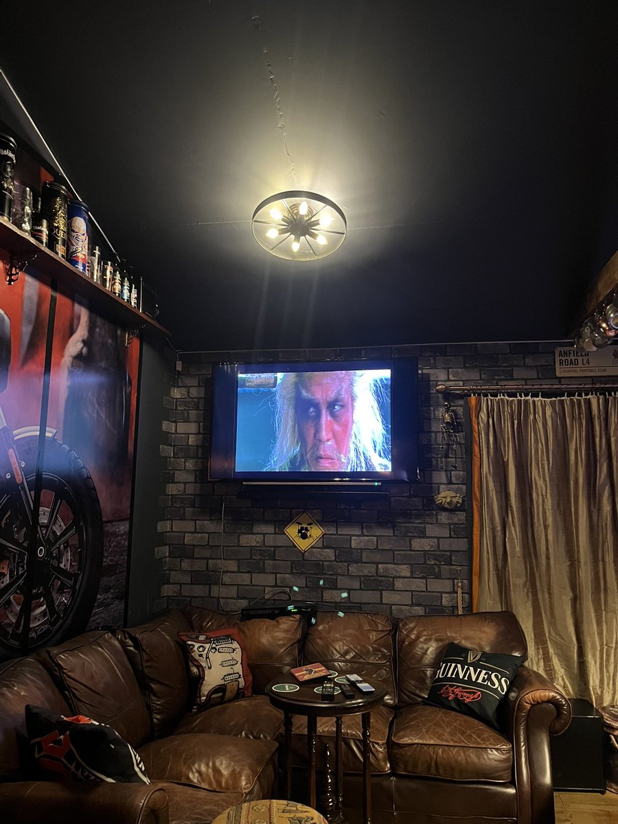 HarryGrowler's tweet image. Watching an old favourite in the bar, ages since I saw this!