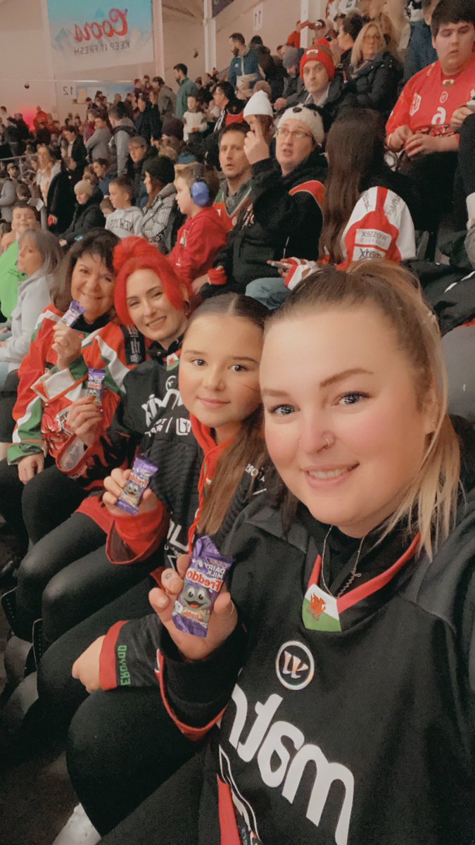 JessicaMayy13's tweet photo. @dundeestarslive Got Your Favourites For The Game Lads. Freddo’s At The Ready! Much Love From Block 10 
#CARDIFFDEVILS #DUNDEESTARS 

@dave_sweetin https://t.co/pEV6lsCKGh