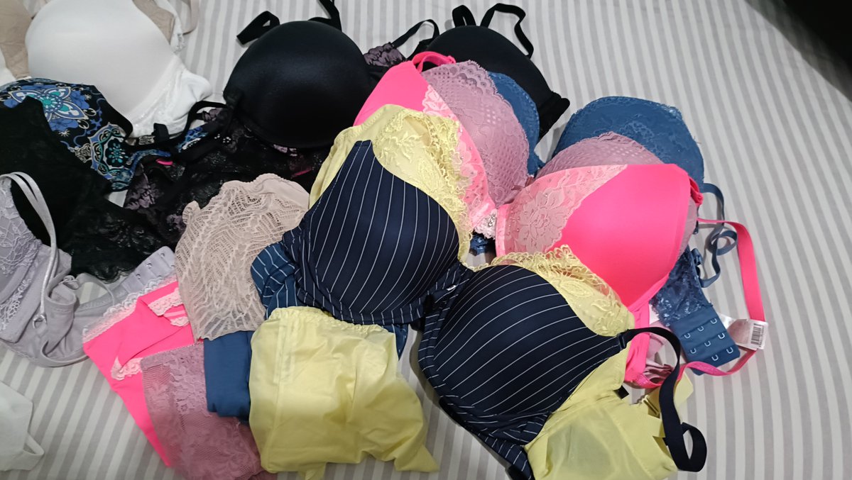 Octrinia's tweet photo. Koleksi cding yang lagi mau aku hibahin.
Coba temen2 cder bayangin pake koleksi aku di badan kalian
#cderindonesia #cderhijab #bra38 https://t.co/yIXgNzSQXQ
