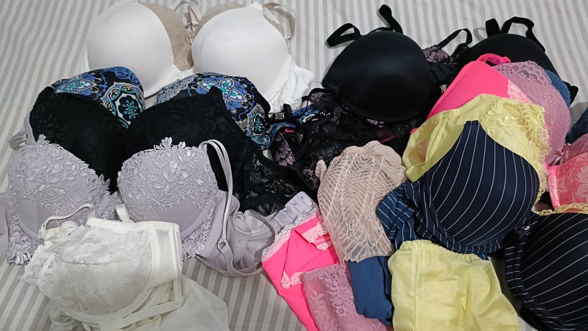 Octrinia's tweet photo. Koleksi cding yang lagi mau aku hibahin.
Coba temen2 cder bayangin pake koleksi aku di badan kalian
#cderindonesia #cderhijab #bra38 https://t.co/yIXgNzSQXQ