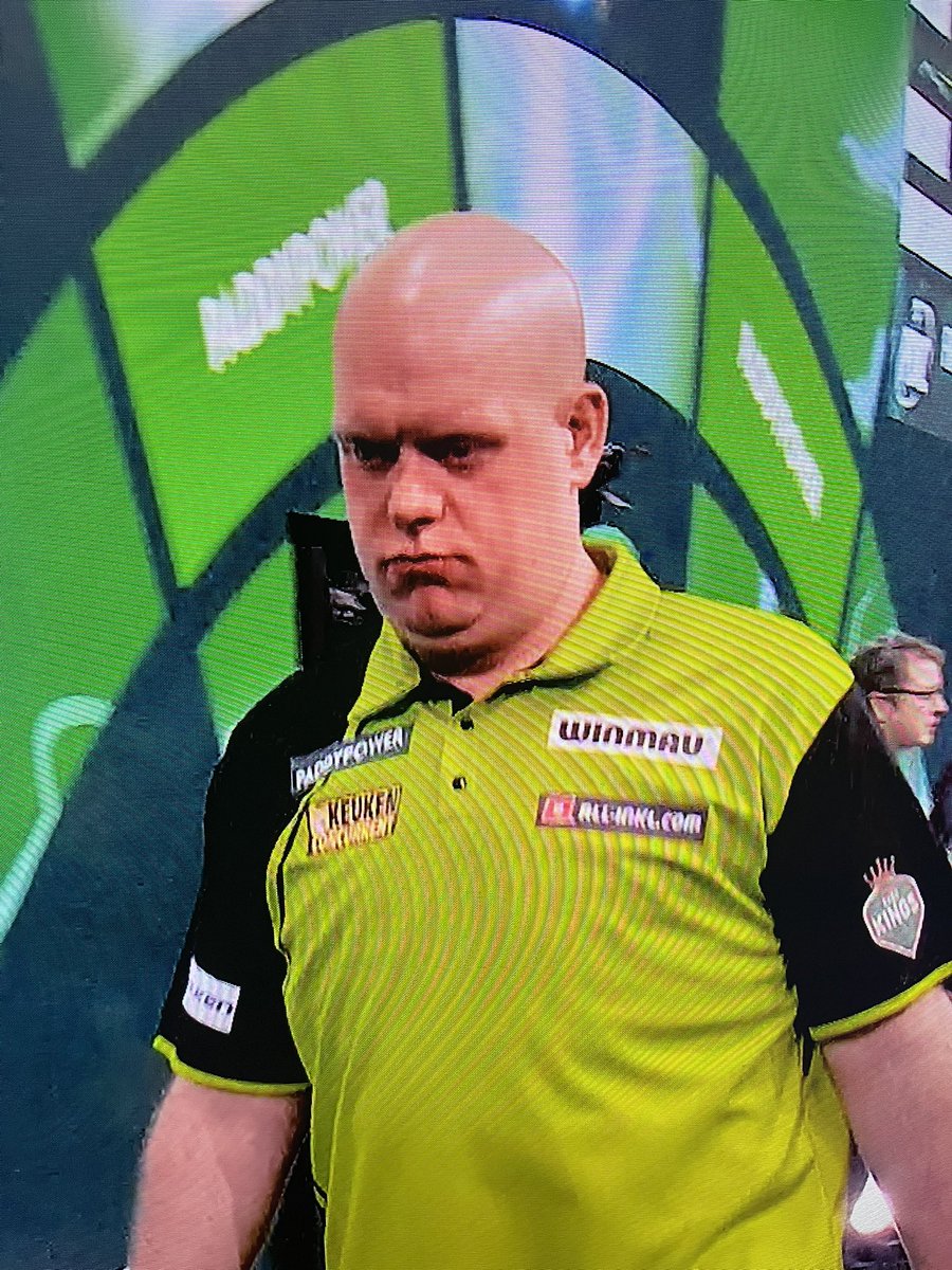Me walking back in to work Monday after 2 solid weeks of drinking and eating, pretending everything is normal 

#NewYearNewMe #WCDarts #PDCWorldChampionships