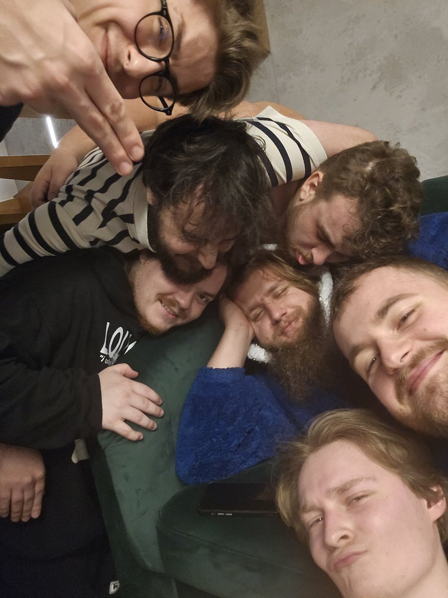 Górscy Geje z <a href="/therealDadds/">Dadds</a> <a href="/DAtSereK/">SereK</a> <a href="/Dimulec__/">Dymitr Bagiński</a> <a href="/PJayPL/">PJay</a> <a href="/DawidZwany/">Dawiddd</a> i ciasteq zbyt najarany by się oznaczyć