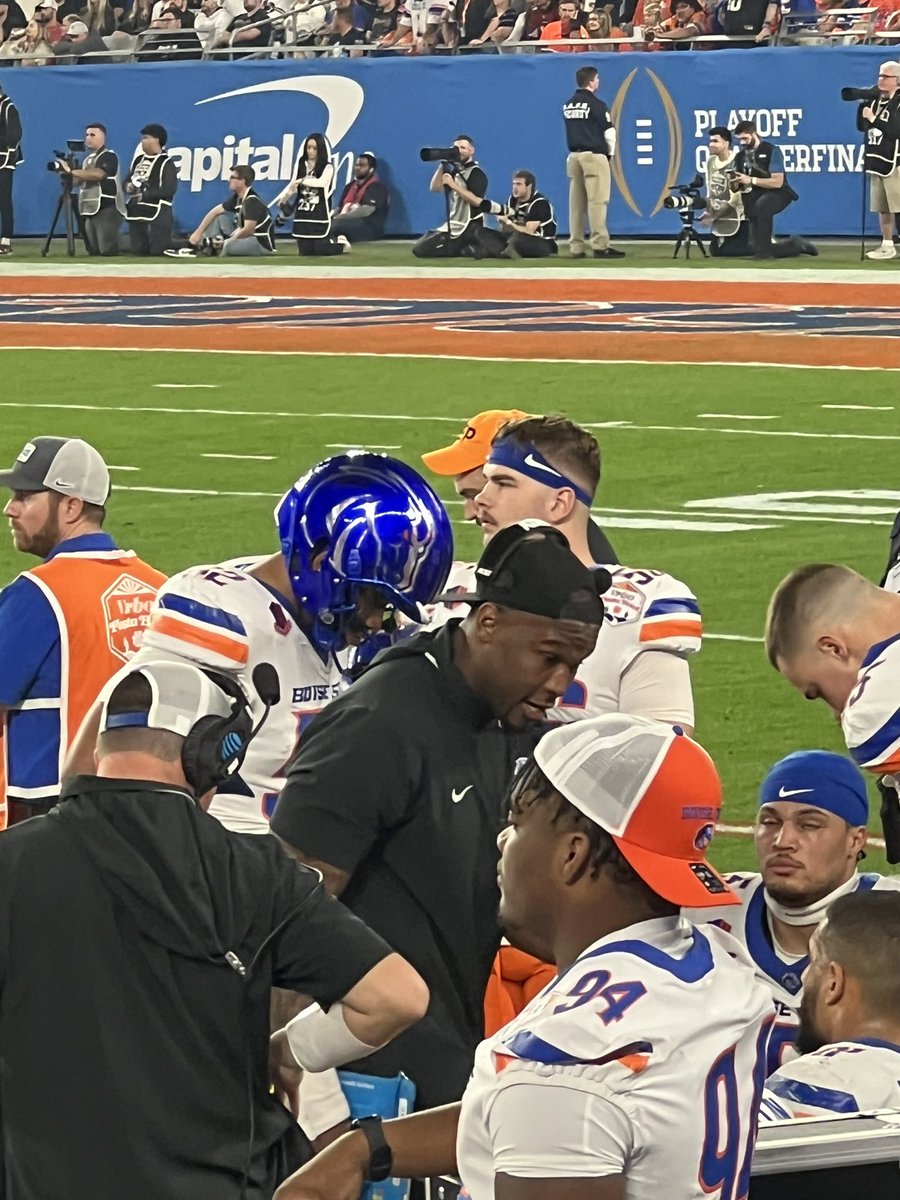 DominicCardoza3's tweet photo. Thankful to watch Boise State in the Quarterfinals front row. Hella of a season Coaches @Coach_SD @CoachCollins46 @CoachChinander @Coach_TsTock @DemarioWarren @JabrilFrazier https://t.co/PrWkstPWuB