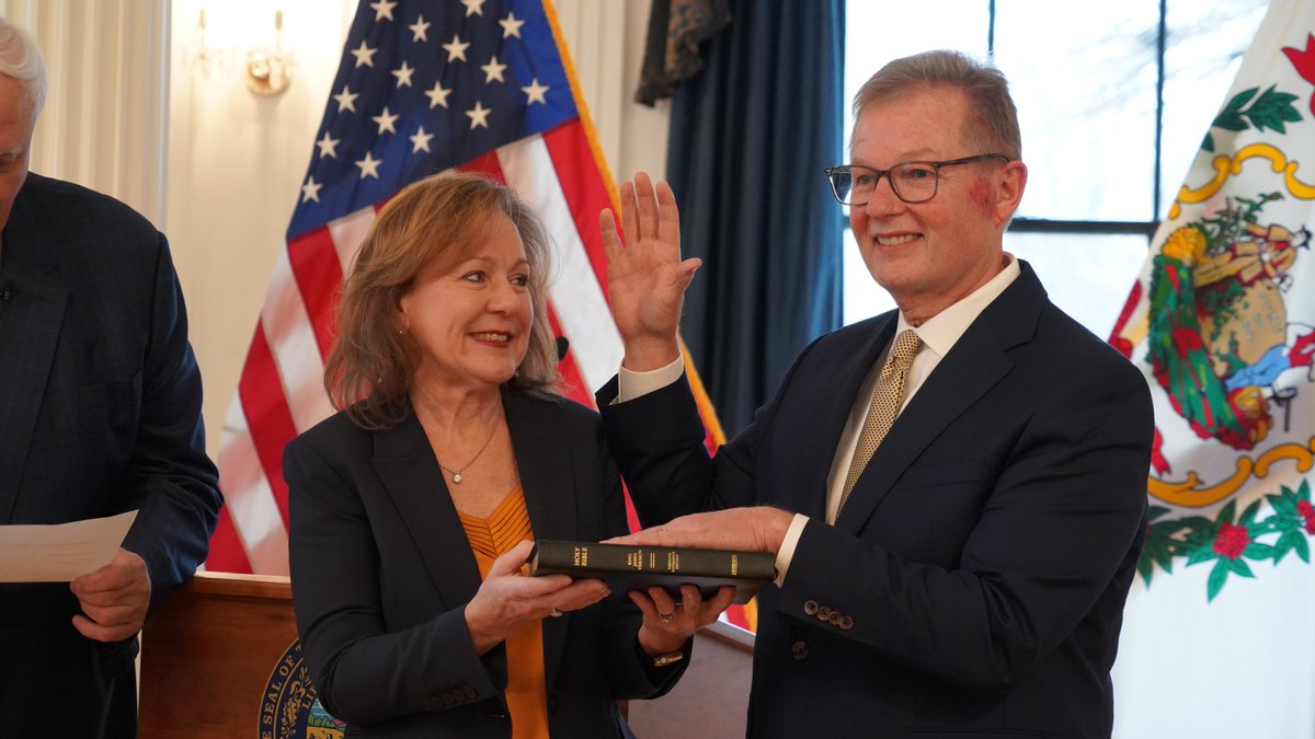 WVTreasury's tweet photo. Welcome State Treasurer Larry Pack!

Treasurer Pack was sworn-in today as the 26th West Virginia State Treasurer by Gov. Jim Justice during a ceremony at the State Capitol.

More photos can be viewed here: https://t.co/T7bcVzgbyB https://t.co/4QVXnOLt3c