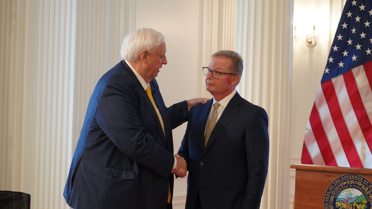 WVTreasury's tweet photo. Welcome State Treasurer Larry Pack!

Treasurer Pack was sworn-in today as the 26th West Virginia State Treasurer by Gov. Jim Justice during a ceremony at the State Capitol.

More photos can be viewed here: https://t.co/T7bcVzgbyB https://t.co/4QVXnOLt3c