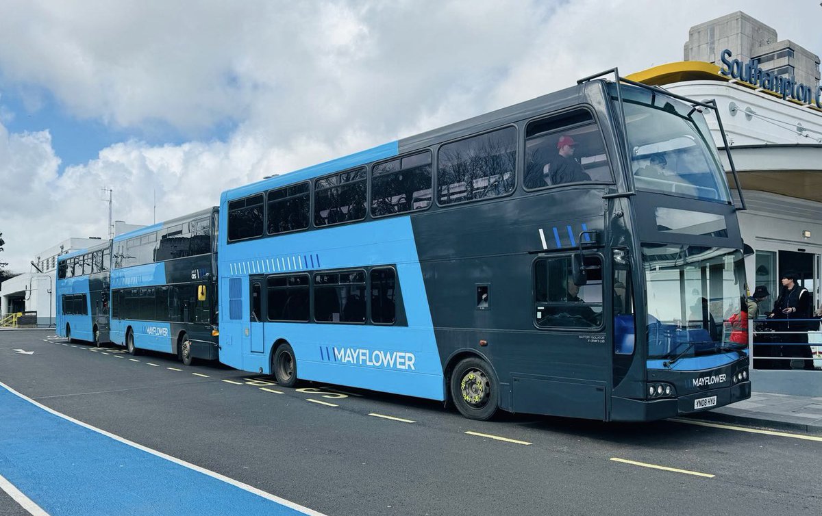 New year, new manager, same great bus service…! <a href="/SouthamptonFC/">Southampton FC</a> shuttle buses will run as normal tomorrow:
🚐 SF1 from Central Station up to every 10 mins from 1200
🚐 SF2 from Town Quay every 15-20 mins from 1300
💰£2 single, £3.50 return, £13 Group, concessionary passes go free