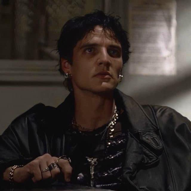 TheCinesthetic's tweet photo. Pedro Pascal, 2001. https://t.co/KfVaSpdmof