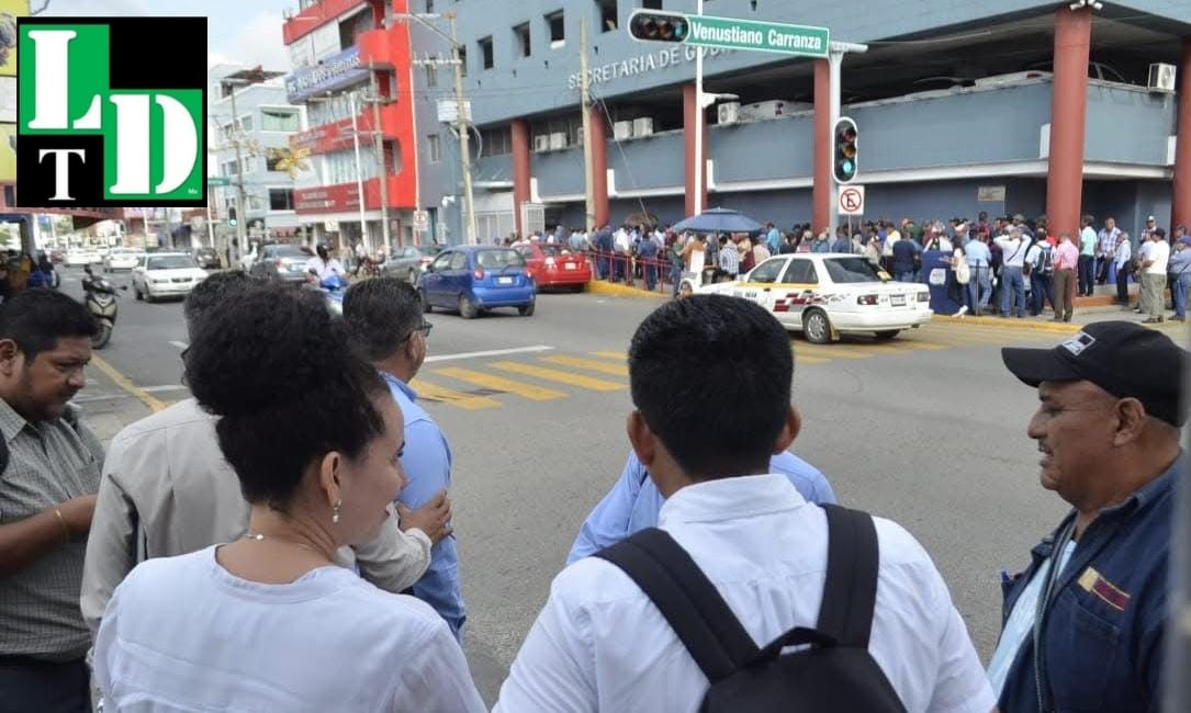LaDenuncia_Tab's tweet photo. #PoliticaDelTrompo
El @Gobdetabasco les está aplicando a los trabajadores de #CEMATAB la vieja "Política del Trompo; los trae "vuelta, vuelta y vuelta"; se niegan a reubicarlos por órdenes del Gobernador Javier May; están citados nuevamente para mañana. Tampoco los liquidan conforme a derecho.