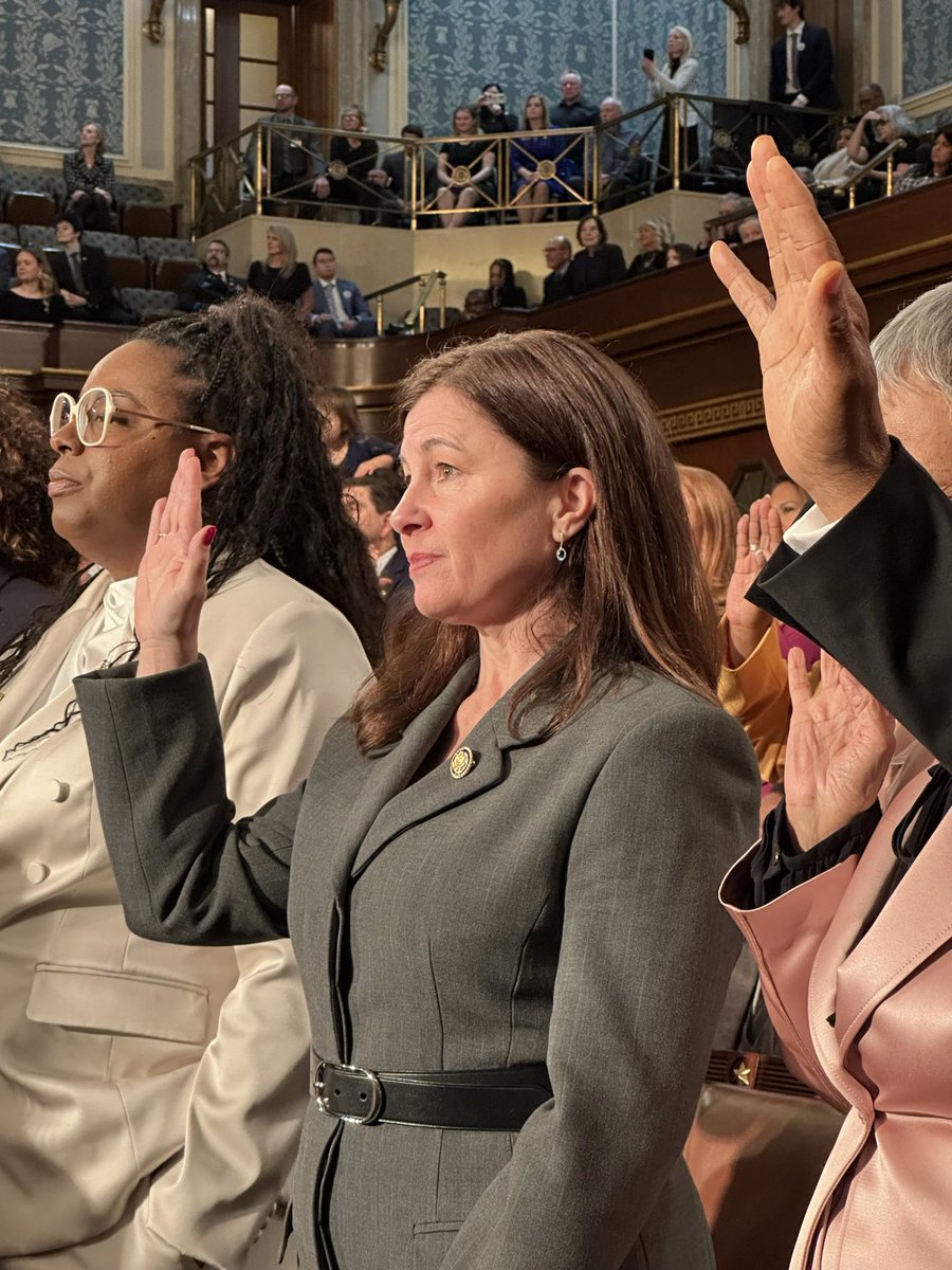 repkmr's tweet photo. It's official, mid-Michigan! Now that I'm sworn in, I'm ready to work with Democrats, Republicans, and Independents to lower costs, create good-paying jobs, and protect our fundamental freedoms. https://t.co/Z1gekXWm0Y