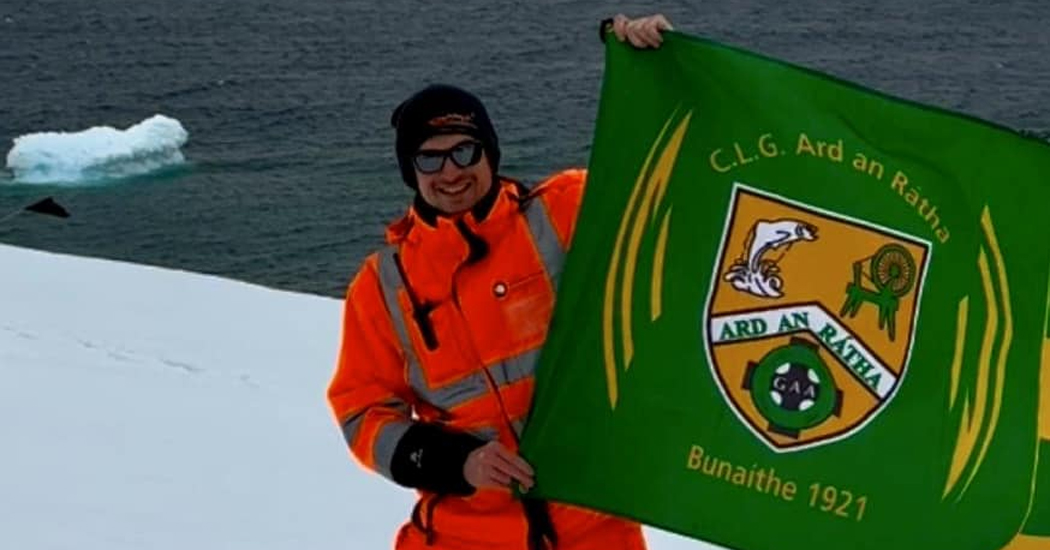 Donegal man flies the flag in snowy Antarctica! - donegaldaily.com/2025/01/03/don…