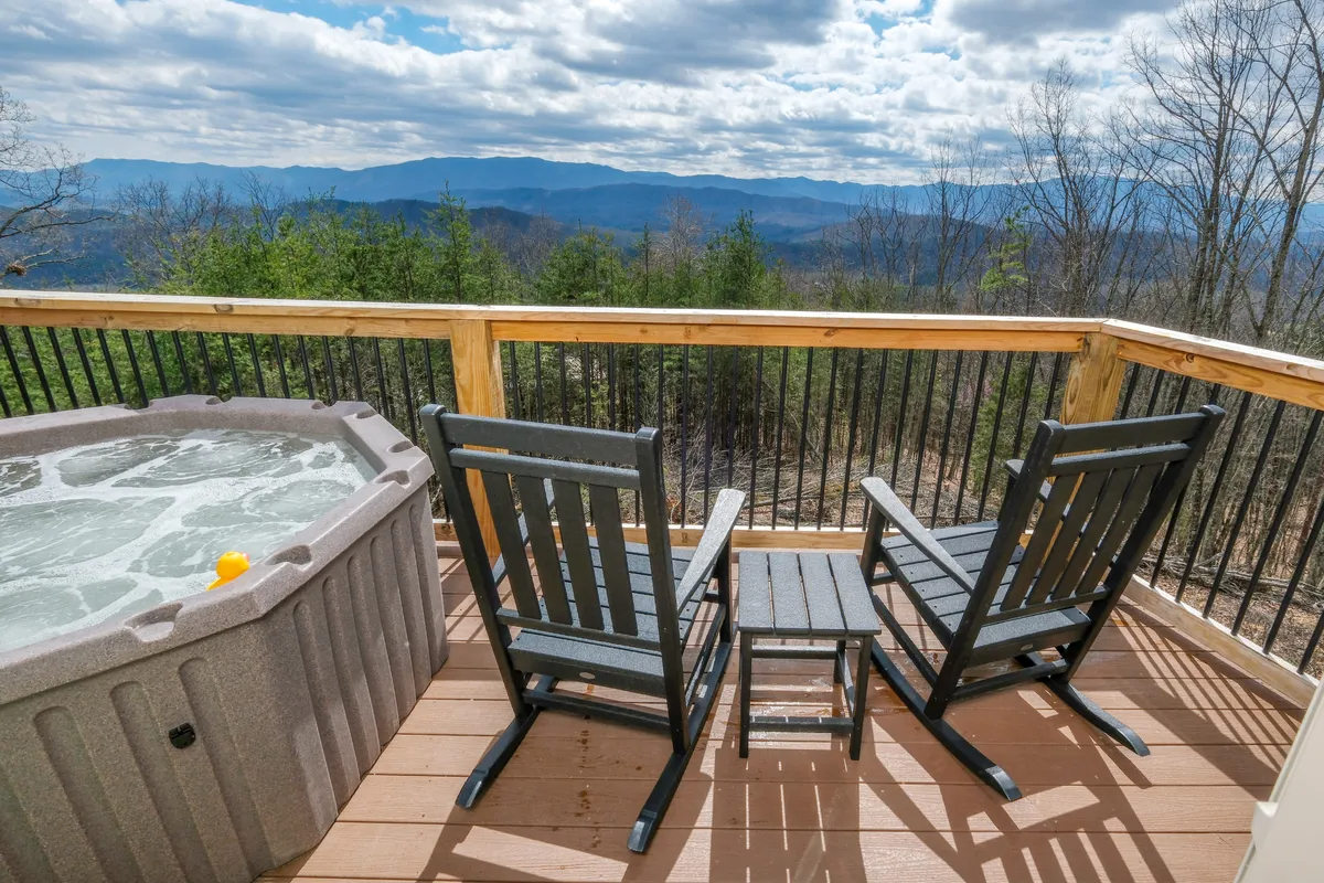 ColonialCabins's tweet photo. Creation On Display is a 3-bed, 4-bath cabin near Pigeon Forge offering stunning views showcasing the beauty of creation!
π https://t.co/Nijjx0mZte
#ColonialProperties #PigeonForge #Vacation #Travel https://t.co/0Nw74ZfUP6