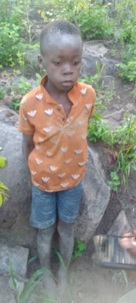 Africa Facts Zone (@africafactszone) on Twitter photo An 8-year-old Zimbabwean boy survived 5 days in the wild in the midst of lions, elephants and rhinos, after missing his way.
He survived by eating wild fruits and drinking water he dug from a river bank.
He was rescued by park rangers. An 8-year-old Zimbabwean boy survived 5 days in the wild in the midst of lions, elephants and rhinos, after missing his way.
He survived by eating wild fruits and drinking water he dug from a river bank.
He was rescued by park rangers.