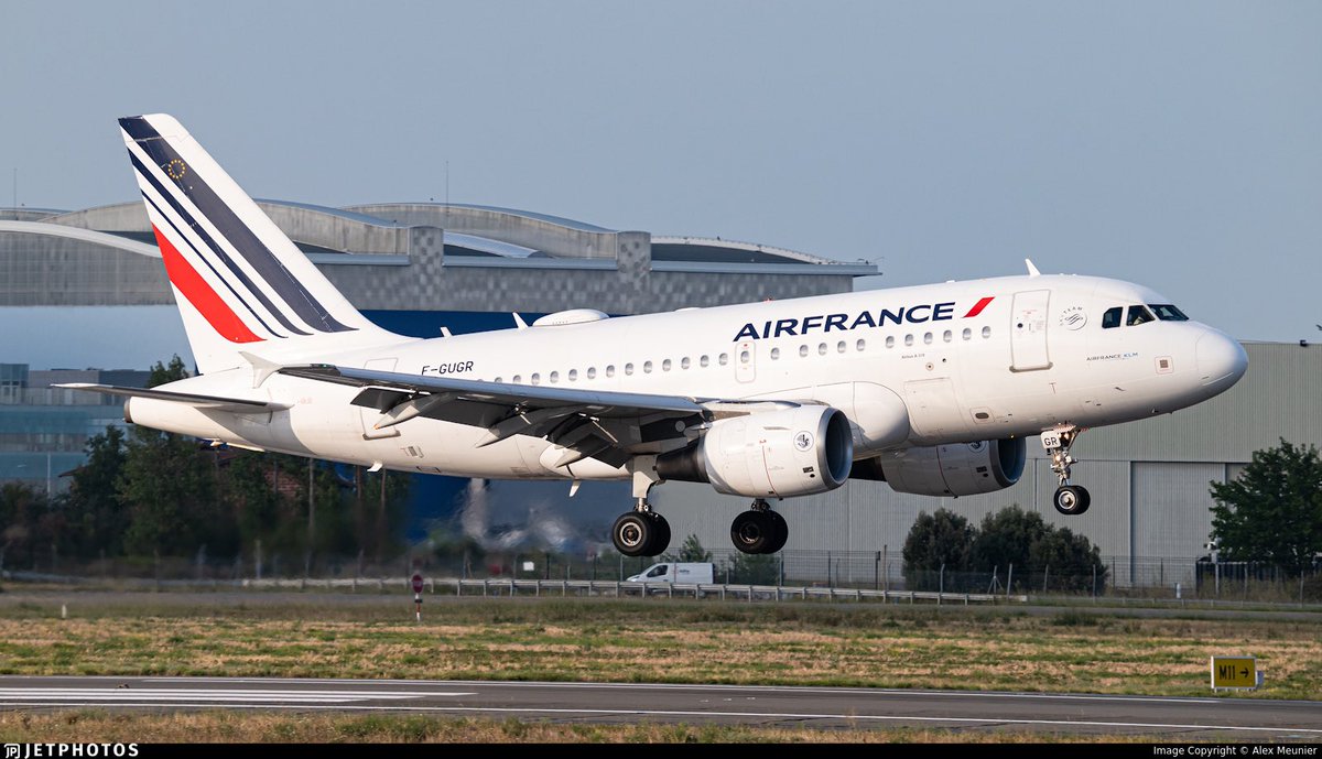 alerta7700's tweet photo. ✅ ATERRIZÓ 

ALERTA 7700 

Avión #AFR15WK 
Vuelo #AF1448

#MayDay https://t.co/aq3HSqUzL9