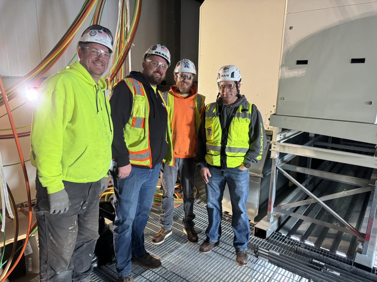 smartunionworks's tweet image. #PartnersInProgress: Local 219 members at signatory @smacna contractor AMS Mechanical are working on a massive new cold storage facility in Springfield, Illinois, demonstrating the meaning of mentorship and earning while learning!

#BuildUnion