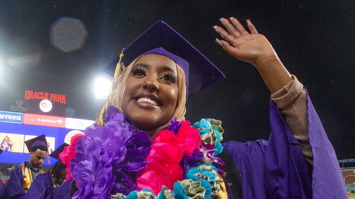 calstate's tweet image. Waving goodbye to 2024 and embracing the opportunities of 2025!

We are excited to continue advancing student success for America's new majority—#FirstGeneration college students, working adults, and people of color. Here's to a transformative year ahead! 🌟

#HappyNewYear